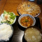餃子酒家 照井 - 餃子１皿２２個の定食