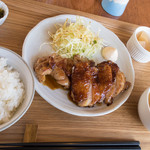 でん - 「日替わりランチセット」（800円）。この日は“鶏の照り焼き”。コチラも激ウマ！