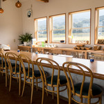 でん - 座った席からカウンター席をパチリ。独りでもいいですねー。