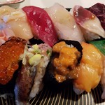 かねとも寿し - ギッシリです。