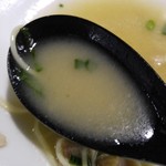 麺や而今 - レジェンドオブ而今-和え玉W投入後のスープ
