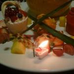 鶏料理ひとりひとり - 「ルシオル」さんのケーキに周りにトッピング