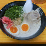 長浜ナンバーワン - 煮玉子ラーメン全景