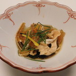 Tsukijiotsubo - ふぐ皮と小松菜の煮びたし