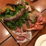 カリーナ　カリーナ - お肉と前菜盛り合わせ 1900円