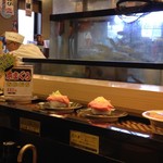 独楽寿司 - 店内。