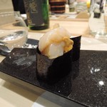 鮨 心白 - ホタテ、ウニの軍艦