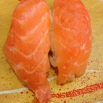 独楽寿司 - とろサーモン。