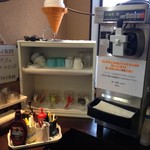 独楽寿司 - ソフトクリームマシーン。