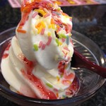 独楽寿司 - いちごソースソフト。