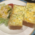 ディングル - タマゴサンドは厚切りで