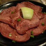 炭火焼肉 朱苑 - 「特選！！吟盛りセット」の霜降上タン塩