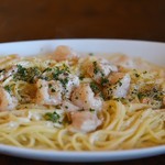Pasta Pioppo - 小エビとサーモンのクリームソース（メガ盛り）