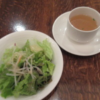 グリル満天星 麻布十番 新宿店 - スープとサラダ