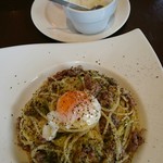 ハウスメイド珈琲ファクトリー ローストカフェ - 牛肉とキャベツの和風パスタ温泉卵のせ