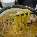 ラーメン郷 - 中ちぢれ麺