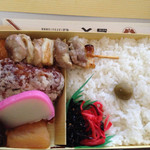 蒲田鳥久 - 特製弁当¥730 唐揚げ、チキンカツ、ねぎま焼き鳥、肉団子、カマボコ、じゃがいも甘辛煮