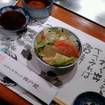 ステーキランド神戸館 - ドレッシングが美味しい新鮮サラダ！
