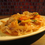 湘南韓国料理GOKAN - 桜えびと韓国春雨の塩チャプチェアップ