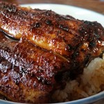 田代 - 箸でぐっと持ち上げるとすごい重量感、身がギッシリと詰まっています