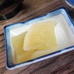 田代 - お漬物も付きます