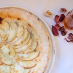 apple and gorgonzola cheese