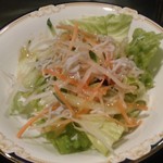 車屋 別館 - [料理] 旬野菜とシラスのサラダ