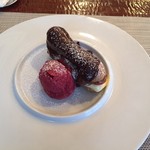 ラトリエ・ド・ギニョール・エ・マデロン - エクレアとカシスソルベ