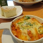 TRE PIUME - ツナと芽キャベツのペンネグラタン