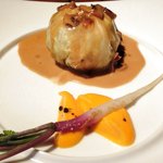 アトリエドアイ - ランチメニュー 2100円 のうさぎモモ肉のキャベツ包み