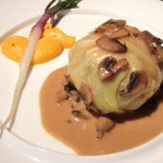 アトリエドアイ - ランチメニュー 2100円 のうさぎモモ肉のキャベツ包み