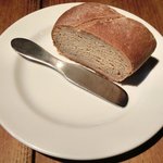 アトリエドアイ - ランチメニュー 2100円 のパン