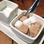 アトリエドアイ - ランチメニュー 2100円 のミルクと角砂糖