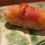 ひらまつ - 握り⑤　赤貝　しゃりの間にひも入り