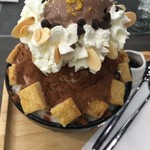 MIDTOWN Thai Bistro and Wine Bar - 