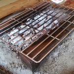 鎌田鳥山 - 炭を入れて、網を置いたところ