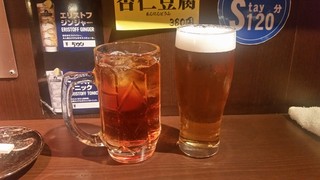 炭火焼肉　仁 - 「サッポロ生ビール 中 (650円)」「ウーロン茶 (300円)」