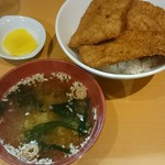 とんかつ太郎 - 味噌汁(わかめ)