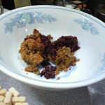 玉蘭苑 - 麻辣刀削麺の胡麻と唐辛子