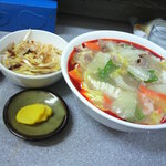 玉蘭苑 - 海鮮刀削麺(辛口)とミニネギチャーシュー丼のセット