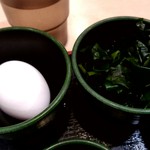 ゆで太郎 - 生卵+わかめ