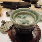 鮨 心白 - まだらの茶碗蒸し、白子、菊芋、ちぢみホウレンソウ、ホワイトペッパー