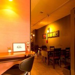 馬刺しと焼き鳥 グルマン三年坂 - 落ち着いた店内