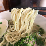 麺屋 菜々兵衛 - 【2017年01月】トロトロ豚バラ軟骨の塩ラーメンの麺アップ。