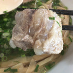 麺屋 菜々兵衛 - 【2017年01月】トロトロ豚バラ軟骨の塩ラーメンの豚バラ軟骨のアップ、トロトロ&プルプルです❤️