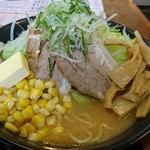 萬亭 - 味噌ラーメン(670円)にバターコーン(120円)、たっぷり野菜(150円)をトッピング