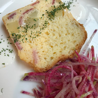 イノーヴェ - 大府市山田さんの金時芋のケークサレ