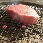 個室焼肉匠 - 究極の赤身肉890円×２。ぶ厚い！