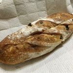 メゾン ムラタ - プチレーズンとストロベリージャムのカンパーニュ ¥180