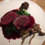 スガハラ - 蝦夷鹿のロースト 柳松茸添え（アップ）